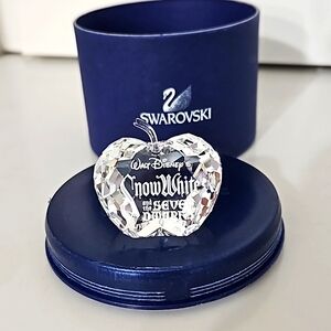 Swarovski Crystal Snow White and Seven Dwarfs apple.